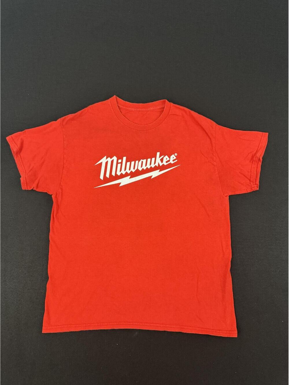 Milwaukee Red Graphic T-Shirt Size Large